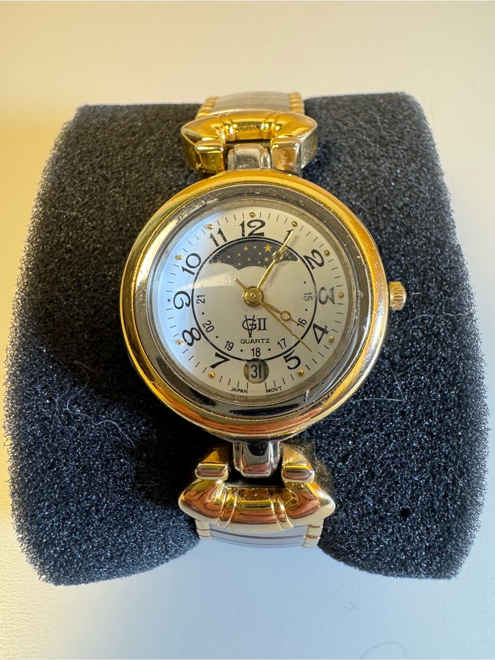 Vintage Gloria Vanderbilt GVII Fada Industries Moon Phase Quartz Gold-tone watch